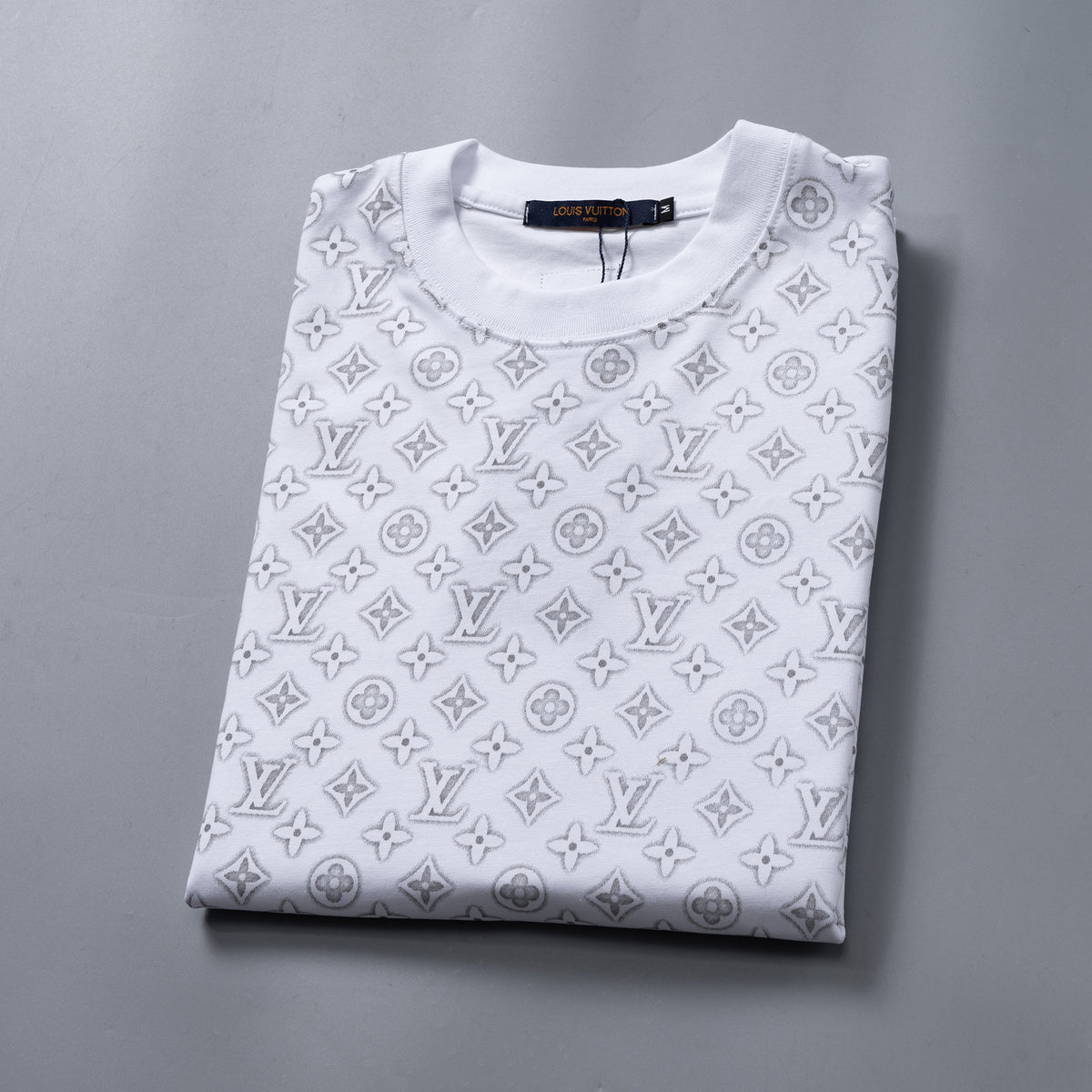 T-shirt LV con iniziali LV impresse